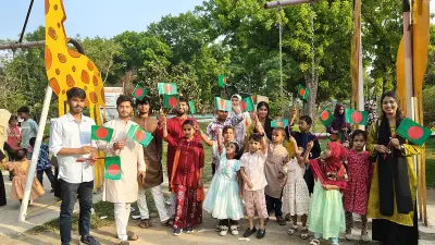 দিনাজপুরে বন্ধুসভার উদ্যোগে শিশু-কিশোরদের মাঝে জাতীয় পতাকা বিতরণ