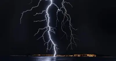 ঝিনাইদহে বজ্রপাতে দুই কৃষকের মৃত্যু, চারজন আহত