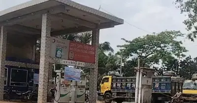 কলারোয়ায় ভেজাল ডিজেলে ট্রাকের ইঞ্জিন বিকল, ৪ লাখ টাকার পটল নষ্ট