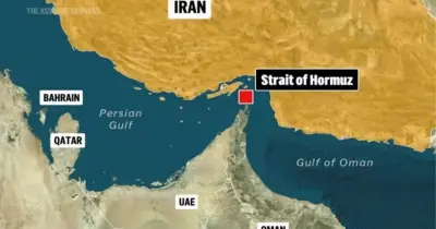 ইরান-ইসরায়েল যুদ্ধে হরমুজ প্রণালি সংকট: বৈশ্বিক জ্বালানি বাজারে প্রভাব ও বাংলাদেশের ঝুঁকি