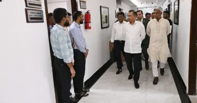 প্রধানমন্ত্রী তারেক রহমানের সচিবালয়ে আকস্মিক পরিদর্শন, কর্মকর্তারা অবাক