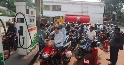 জ্বালানি তেলের সংকট মোকাবিলায় সরকারের কঠোর তদারকি: ট্যাগ অফিসারদের ১৩ দায়িত্ব নির্ধারণ