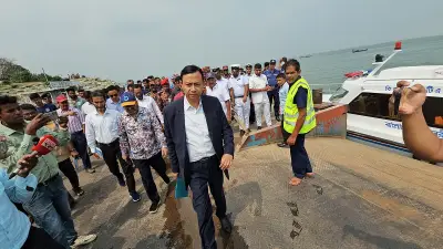 দৌলতদিয়া ফেরিঘাটে বাসডুবি তদন্ত: নৌ মন্ত্রণালয়ের দল ঘটনাস্থল পরিদর্শন করল