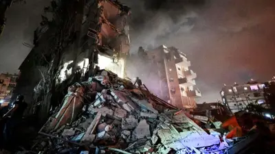 যুক্তরাষ্ট্র-ইসরায়েল হামলায় ইরানে নিহত ২,০৭৬, ডেটা হ্যাক ও তেল সংকটে উত্তপ্ত পরিস্থিতি