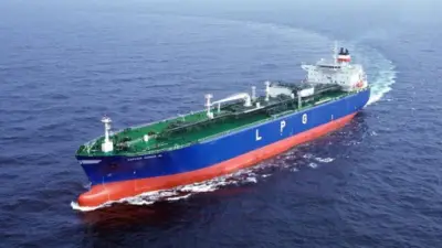 হরমুজ প্রণালী ও ইরান-ইসরায়েল উত্তেজনা: জাহাজ চলাচল, হামলা ও রাজনৈতিক বিতর্ক