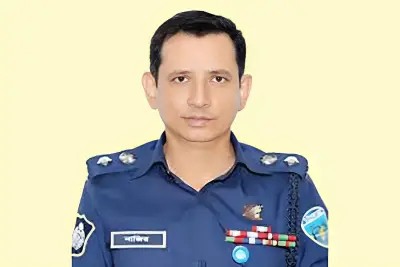 চট্টগ্রাম পুলিশ সুপার নাজির আহমেদ খান বাথরুমে পড়ে গুরুতর আহত, ঢাকায় চিকিৎসাধীন