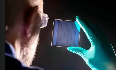 মাইক্রোসফটের নতুন উদ্ভাবন: কাচের ভেতরে দীর্ঘমেয়াদী তথ্য সংরক্ষণ প্রযুক্তি