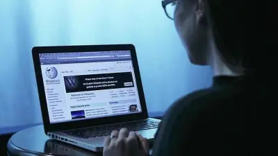 উইকিপিডিয়া আনুষ্ঠানিকভাবে নিষিদ্ধ করলো এআই দিয়ে তৈরি কনটেন্ট, মানব সম্পাদনার উপর জোর