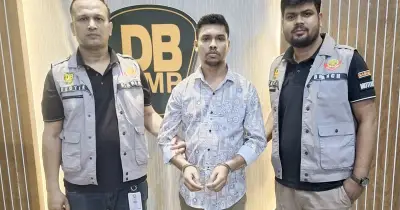 ফেসবুকে ভুয়া অ্যাকাউন্ট খুলে প্রতারণার অভিযোগে যুবক গ্রেফতার