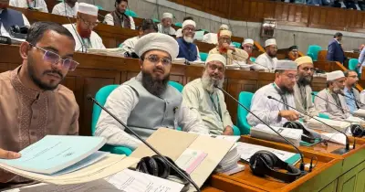 সংসদে নামাজ আদায়ে এমপির জুতা হারানোর মজার ঘটনা, ফেসবুকে আবেদন