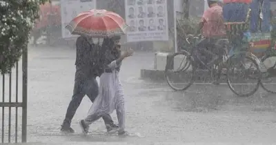 রাজধানীতে বজ্রসহ বৃষ্টির পূর্বাভাস, তাপমাত্রা সামান্য কমার সম্ভাবনা