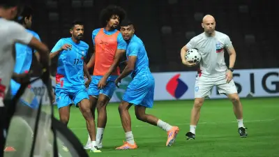 বাংলাদেশ ফুটবল দলে দুই পরিবর্তন: মোরছালিন-মিতুল ফিরলেন, সিঙ্গাপুর ম্যাচে চূড়ান্ত লড়াই