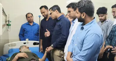 প্রধানমন্ত্রীর ব্যক্তিগত চিকিৎসক জুলাই শহীদ মীর মুগ্ধের বাবার শারীরিক অবস্থা দেখতে হাসপাতালে