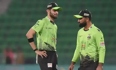 পিএসএলে বল টেম্পারিং অভিযোগে ফখর জামানের দুই ম্যাচ নিষেধাজ্ঞা