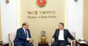 পাকিস্তানি হাইকমিশনারের সঙ্গে স্বরাষ্ট্রমন্ত্রীর বৈঠক: সন্ত্রাস দমন ও সহযোগিতা নিয়ে আলোচনা