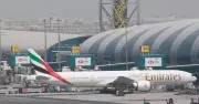 এমিরেটস সীমিত ফ্লাইট পরিচালনা শুরু করল, সাধারণ যাত্রীদের বিমানবন্দরে না যাওয়ার অনুরোধ