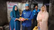 খুলনা বন্ধুসভার ইফতারি বিতরণ: রিকশাচালক ও পথচারীদের মধ্যে ভালোবাসার বার্তা