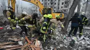 রাশিয়ার ক্ষেপণাস্ত্র হামলায় খারকিভে আবাসিক ভবন ধ্বংস, শিশুসহ ১০ জন নিহত