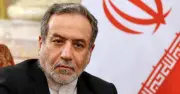 ইরানের পররাষ্ট্রমন্ত্রীর হুঁশিয়ারি: বিদেশি সেনা প্রবেশ করলে ধ্বংস হবে