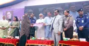 খুলনায় ফ্যামিলি কার্ড বিতরণ শুরু, প্রধানমন্ত্রীর প্রতিশ্রুতির বাস্তবায়ন