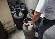 ইরান হামলার প্রভাবে ভারতে গ্যাস সংকট, রেস্তোরাঁ-হোটেল বন্ধের আশঙ্কা