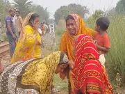 জয়পুরহাটের আক্কেলপুরে হেডফোনে বিভোর তরুণের ট্রেনে মৃত্যু, স্বজনদের মর্মন্তুদ কান্না