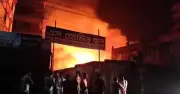 যশোরের অভয়নগরে ভয়াবহ অগ্নিকাণ্ড: কাঠপট্টির ৩৫ দোকান পুড়ে কোটি টাকার ক্ষতি