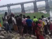 সিরাজগঞ্জে রেলসেতুতে ছবি তুলতে গিয়ে ট্রেনের ধাক্কায় দুই খালাতো ভাই নিহত