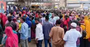 চট্টগ্রামে ঈদের আগে কারখানা মালিকের পলায়ন, বকেয়া বেতনের দাবিতে শ্রমিকদের সড়ক অবরোধ