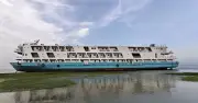 ঝড়ে আটকা যাত্রীবাহী লঞ্চ: হাতিয়ার উদ্দেশে সুগন্ধা ডুবোচরে, ৭০-৮০ জন আটকা