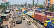 ঈদের আগে গাজীপুরে যানজটের চাপ, কারখানার পর্যায়ক্রমিক ছুটিতে যাত্রী বাড়ছে
