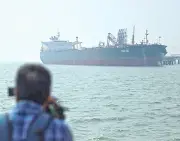 হরমুজ প্রণালি বন্ধে বিশ্ব জ্বালানি বাজারে নতুন সংকটের আশঙ্কা