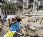 নওগাঁয় মুক্তিযুদ্ধের ভাস্কর্য ভাঙচুরের দেড় বছর: সংস্কারহীন অবস্থায় পড়ে আছে