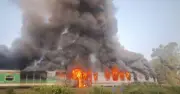 চট্টলা এক্সপ্রেস ট্রেনের বিদ্যুৎ কোচে আগুন, যাত্রীদের মধ্যে আতঙ্ক