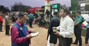 খুলনার ফিলিং স্টেশনে কম তেল দেওয়ায় ৩০ হাজার টাকা জরিমানা