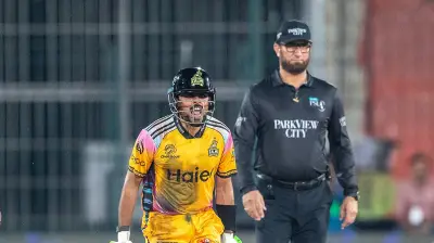 বাবর আজমের ঐতিহাসিক ৫২ বলে সেঞ্চুরি: পিএসএলে নতুন রেকর্ড গড়লেন পাকিস্তানি ব্যাটসম্যান