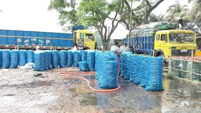 জ্বালানি তেলের দাম বৃদ্ধিতে রাজশাহী থেকে সবজি পরিবহনে ভাড়া বেড়েছে, ব্যবসায়ীরা সংকটে