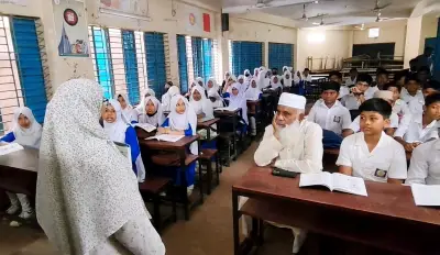 সংসদ সদস্য মনিরুল হক চৌধুরীর ব্যতিক্রমী ক্লাস: শিক্ষার্থীদের বেঞ্চে বসে ৩০ মিনিট পাঠদান শোনা