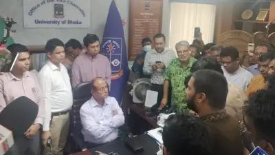 ঢাবিতে নবীন শিক্ষার্থীদের আবাসন সংকট: ডাকসুর ঘেরাও ও উপাচার্যের সঙ্গে দীর্ঘ বৈঠক