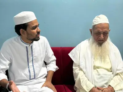 এনসিপি মুখপাত্র আসিফ মাহমুদ সজীব ভুঁইয়ার হেফাজত আমিরের সঙ্গে সাক্ষাৎ, ঢাকা দক্ষিণ সিটি নির্বাচনে লড়বেন