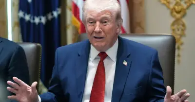 হরমুজ প্রণালি বন্ধ রাখার অনড় অবস্থান ট্রাম্পের, ইরানের আয় বন্ধের দাবি