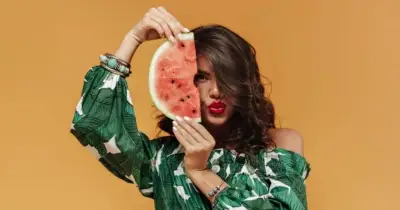 গরমে ত্বকের যত্নে তরমুজের জাদুকরী ব্যবহার