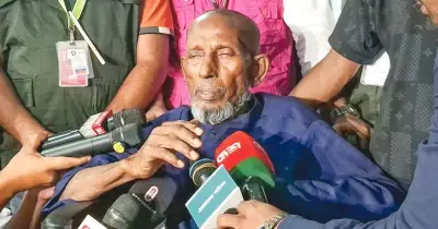 মালয়েশিয়ার জঙ্গলে ২৭ বছর বিচ্ছিন্ন আমির হোসেনের দেশে ফিরে আবেগঘন মিলন