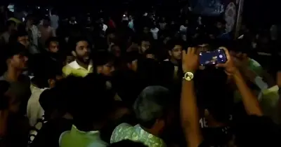 জাহাঙ্গীরনগর বিশ্ববিদ্যালয়ে হালিমে মাছি নিয়ে জাকসু নেতার হামলা, উত্তেজনায় ক্যাম্পাস