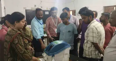 পশ্চিমবঙ্গে প্রথম দফার নির্বাচনে ইভিএম ত্রুটি, ভোটগ্রহণে বিলম্ব