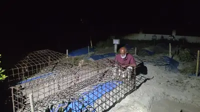 কঙ্কাল চুরির ভয়ে বজ্রপাতে মৃত কিশোরের কবর পাহারা দিচ্ছে পরিবার