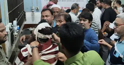 সালিশ বৈঠকে বিদ্যালয়ের দেয়াল ধসে আহত ৩