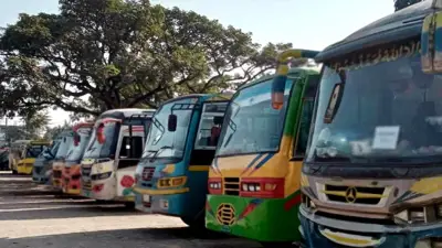 চাঁদাবাজি বন্ধের দাবিতে চাঁপাইনবাবগঞ্জে বাস চলাচল বন্ধ, যাত্রীরা ভোগান্তিতে