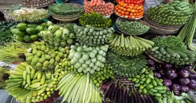 রাজধানীর বাজারে নিত্যপণ্যের দামে দিশেহারা ক্রেতারা