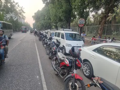 রাজধানীতে জ্বালানি তেলের সংকটে ১২ ঘণ্টা লাইনে দাঁড়িয়েও তেল পাননি চালকেরা